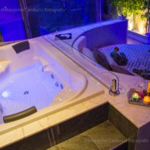 Day use in Luxury Suite Camera Romantica in Umbria con Idromassaggio, Camino, Letto Rotondo e Private SPA.