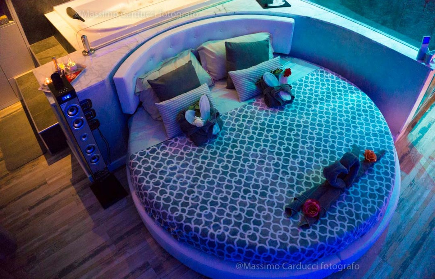 Spa Suite Assisi - offerte letto tondo blu