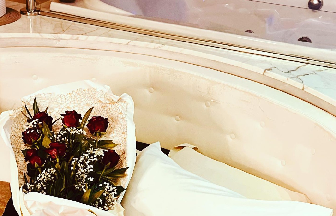 Voucher regalo Spa Suite Assisi con vasca e bouquet