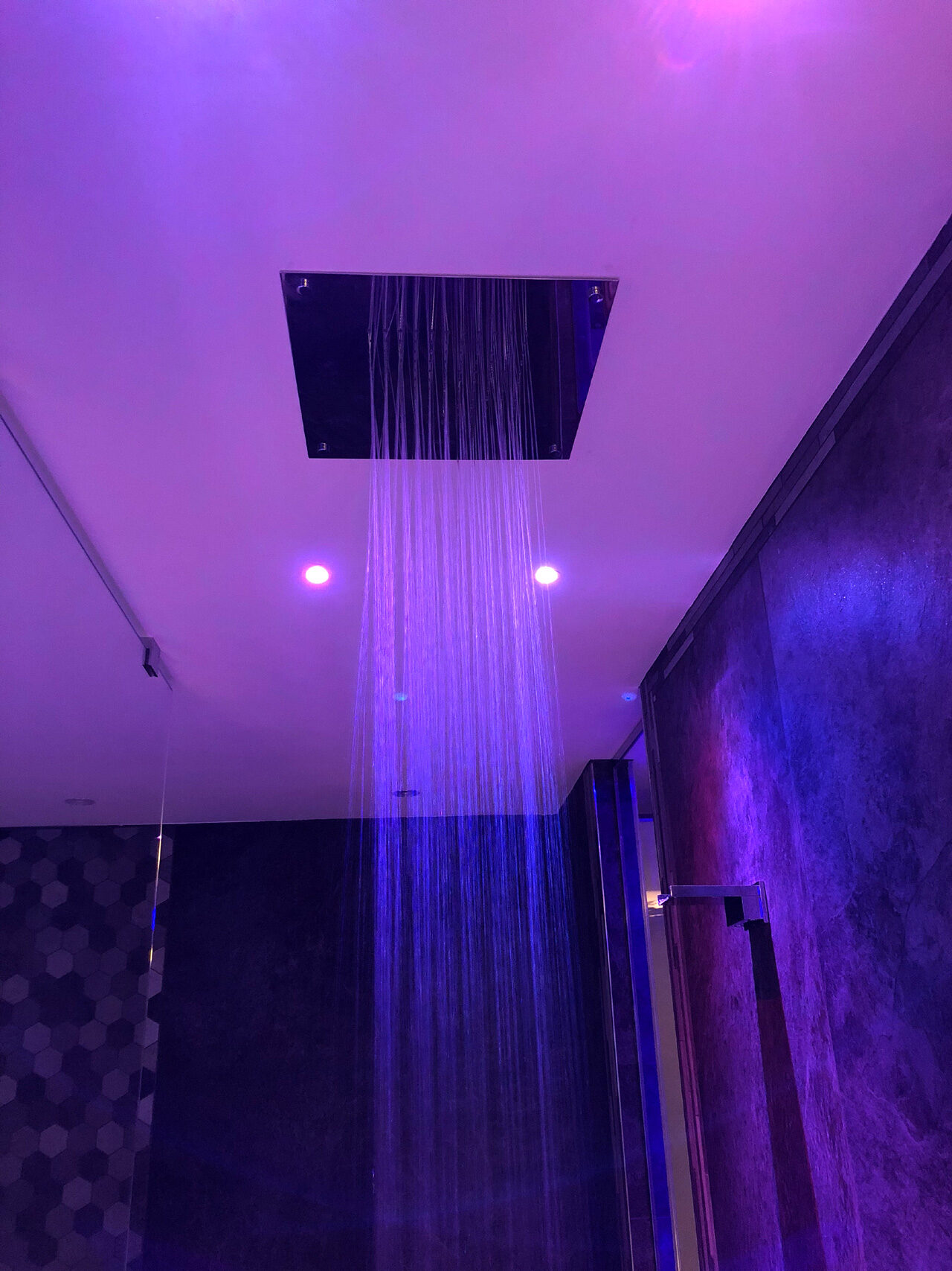 Camino fronte letto a fiamme variabile — SPA Suite Assisi Classic
